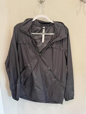 Lululemon Lightweight Gray Hooded Windbreaker Jacket Size 10